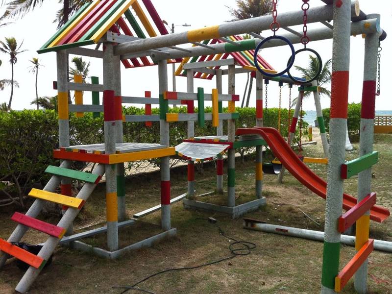 Parques y Juegos Infantiles para Exteriores en Madera Plástica
